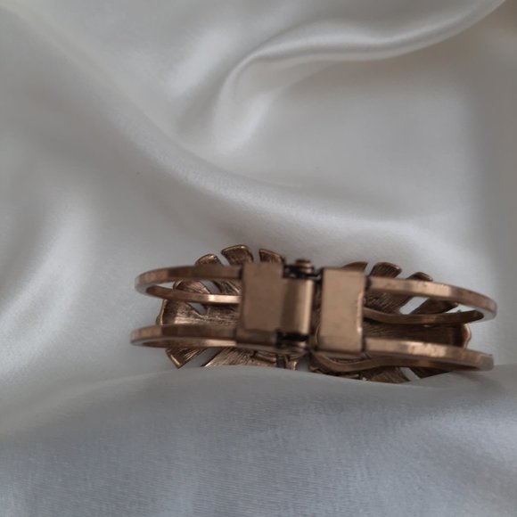 Vintage style bracelet. Spring style opening. - Picture 4 of 10